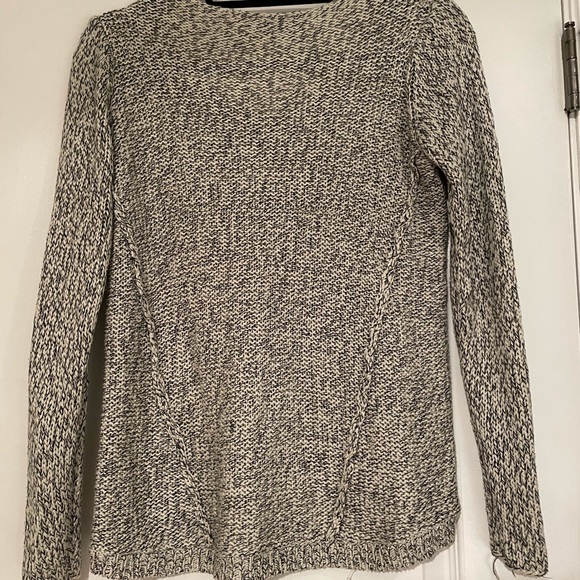 Size small salt and pepper cable knit sweater - Picture 3 of 5